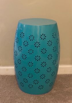 Metal pedestal/vase