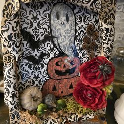  " Busted Canvas" Halloween Wall Decor