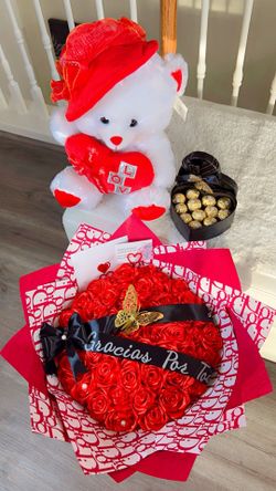 Ramo   de 50 rosas Eternas Con Peluche Y Chocolates ❤️