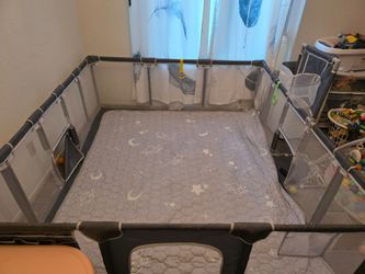 Baby play pen