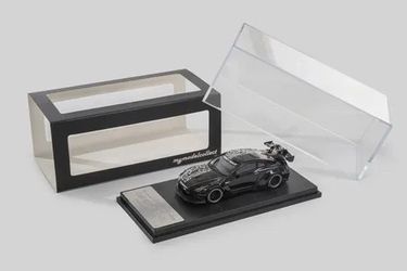 Model Collect 1:64 R35