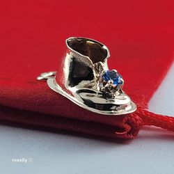 Vintage 14K Yellow Gold Blue Sapphire & Baby Booty Shoe Charm - Solid Gold!/ Colgante de Zapatito de Bebé y 1 Zafiro! 👌🎁Post Tags: Dije de Oro