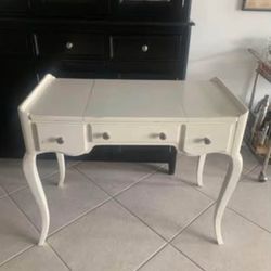 Shabby Chic Vanity Dresser