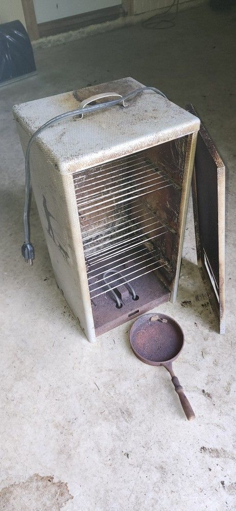 Vintage Outers Elec Hickory Smoker