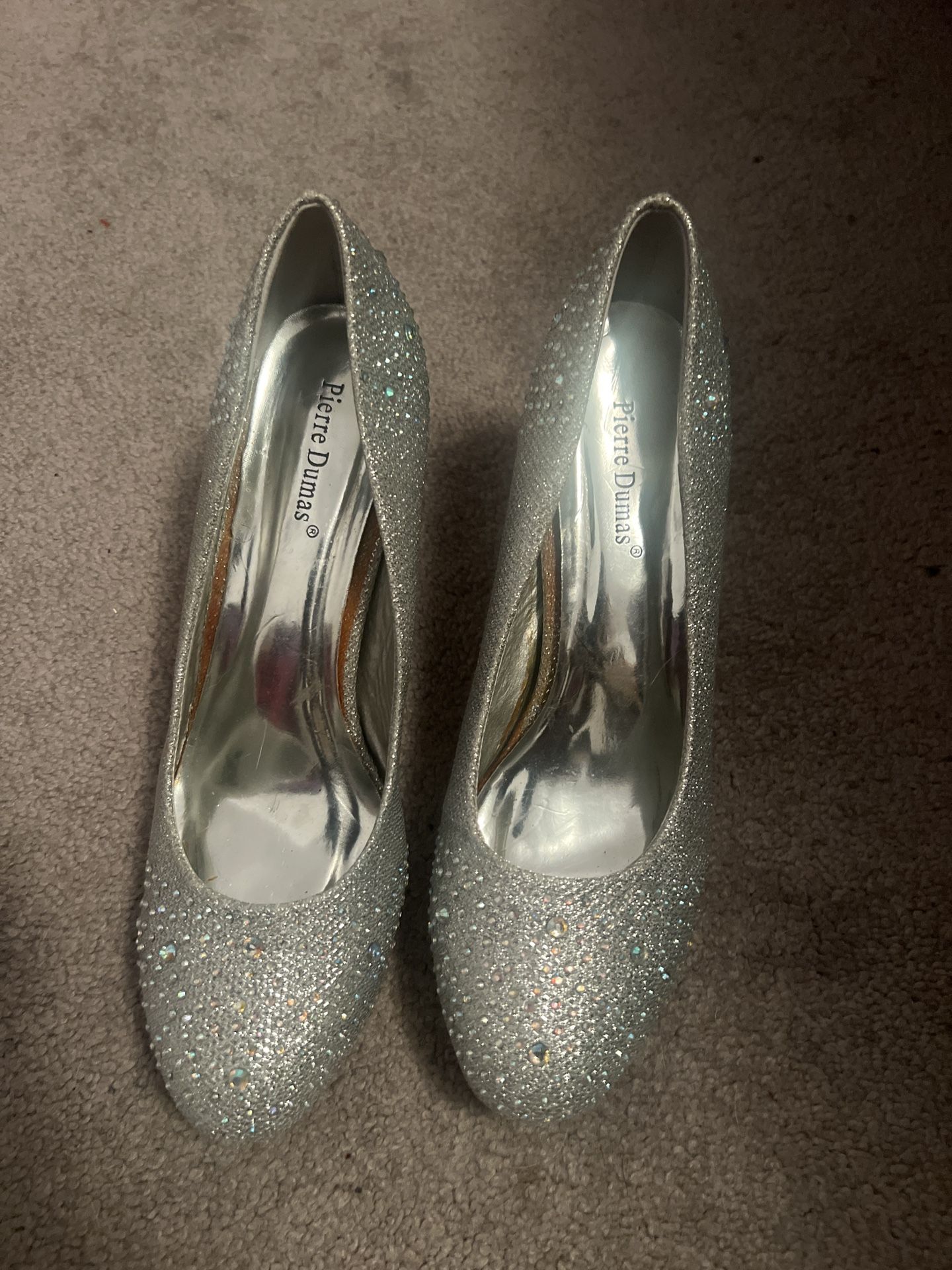  Pierre Dumas Women’s Size 9 Silver Glitter Heels – Elegant & Eye-Catching 
