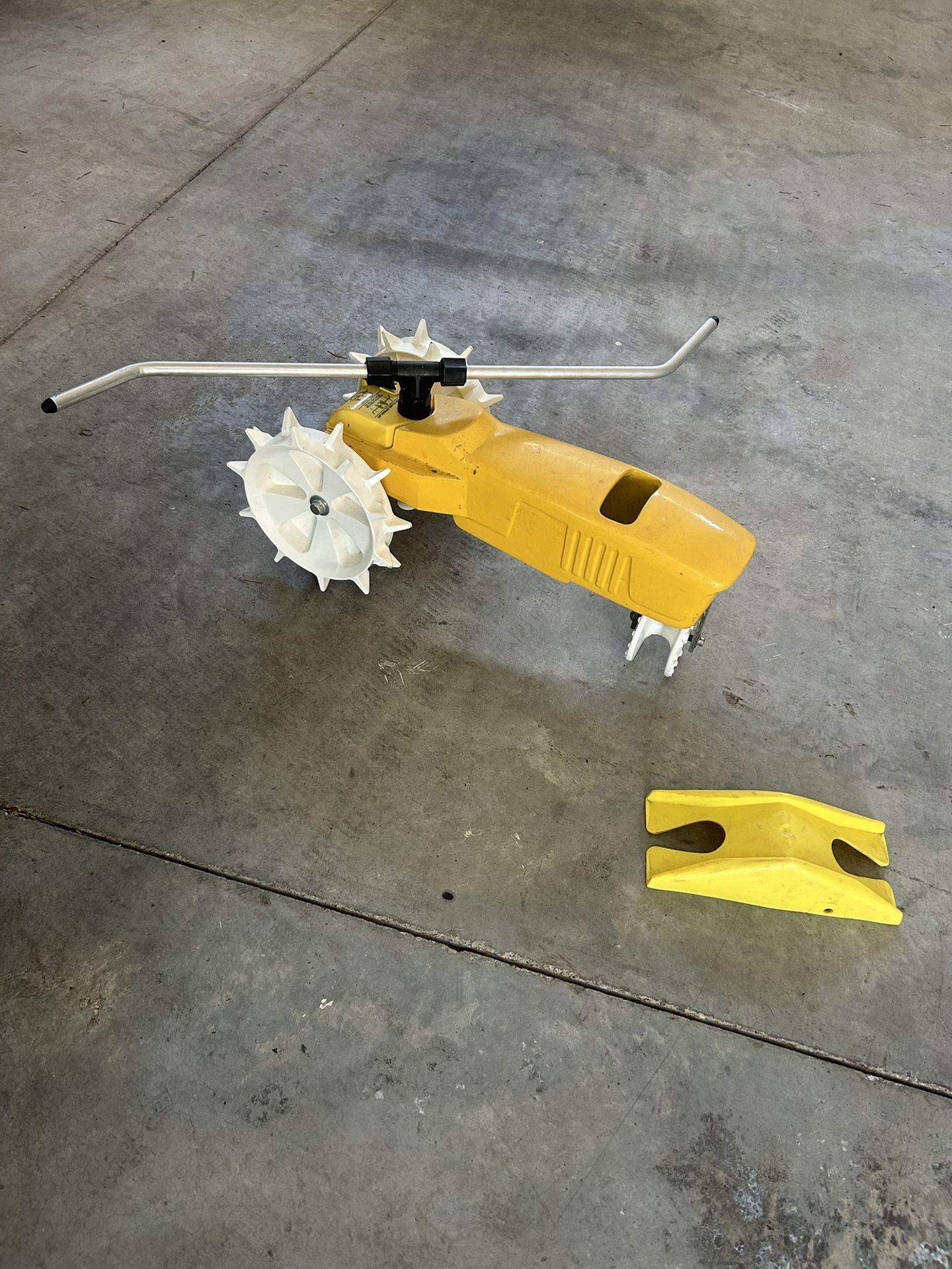 Lawn Tractor Traveling Sprinkler