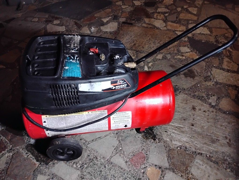 Husky 8 Gallon 2.75 HP 125 PSi Hotdog Electric Portable Air Compressor