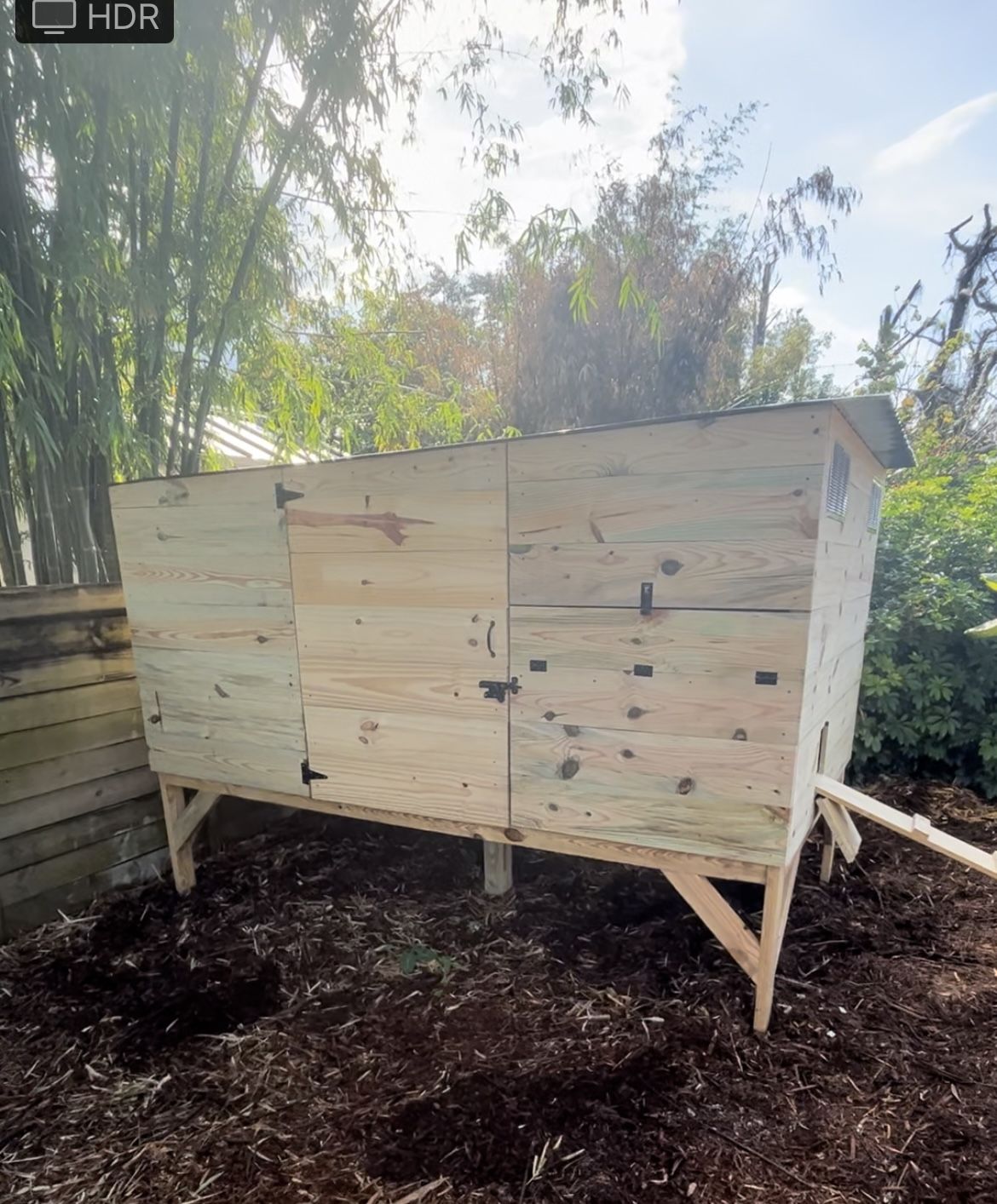 Giant Hen House! Chicken Coop