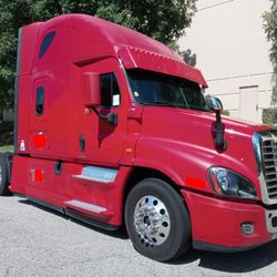 2018 Freightliner Cascadia Sleeper