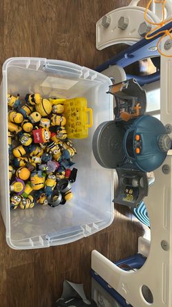 Minion figures plus extra toy