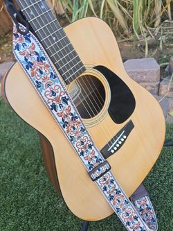 YAMAHA ACOUSTIC  GUITAR  NEW  STRINGS  WITH  STRAP  GREAT SOUNDING