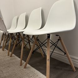 White Molded Evie Chairs Set Of 4 for Sale in Glendale AZ OfferUp