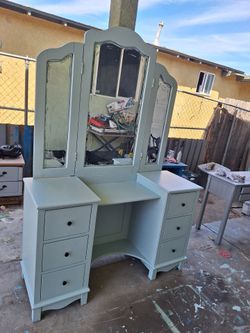 Vanity mint color