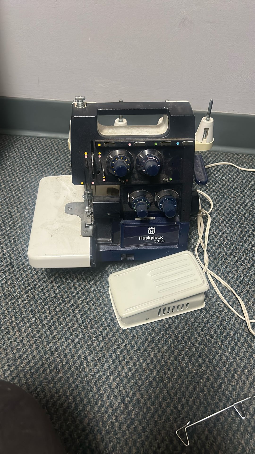 Huskylock 535D Serger Sewing Machine With Pedal