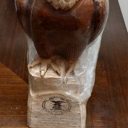 national rifle association wood eagle carvin, looks like it's never been out of the plastic, but I tell 100%