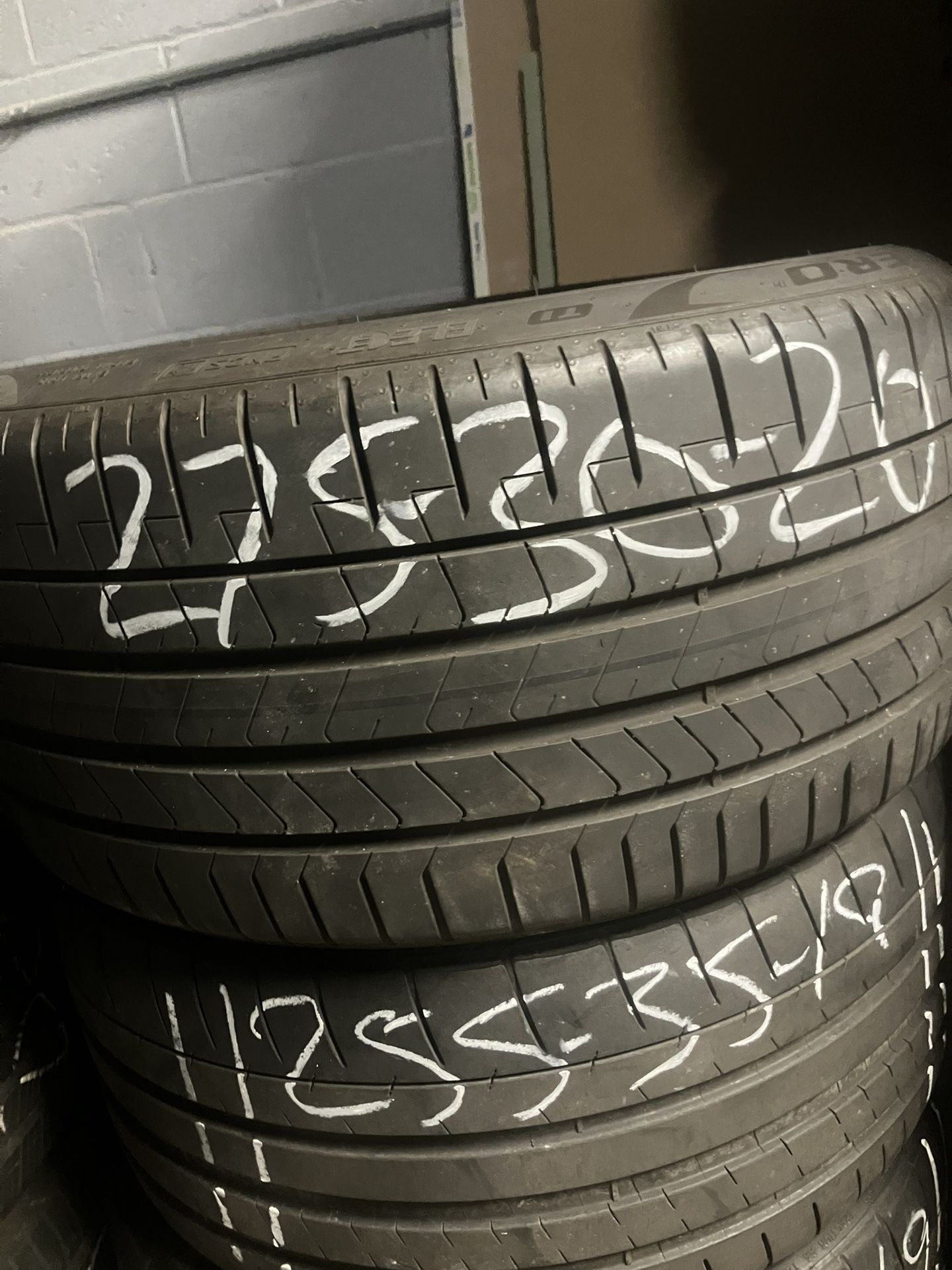 275/30/20 Pireeli P Zero