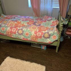 Twin Beds 
