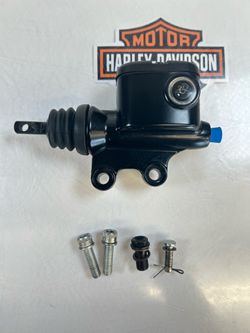 2018 Harley-Davidson Street Glide Rear Brake Master Cylinder - 41700028A. SM9KNT0107