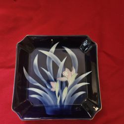 SATO GORDON COLLECTION ~ JAPANESE DECOR PLATE COBALT BLUE / IRIS ~ 10.25" dia VG