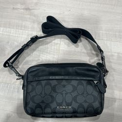 Coach Graham Crossbody in Signature Canvas