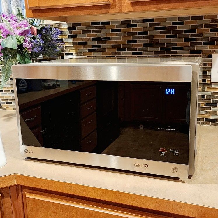 Lg NeoChef Countertop Microwave