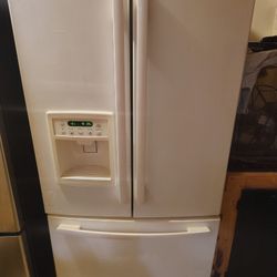FRIGIDAIRE REFRIGERATOR CASH ONLY. NO TRADES 