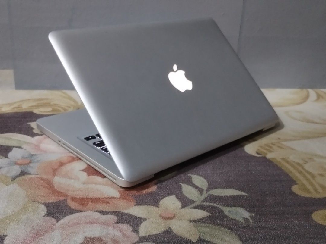 Apple MacBook Pro 13” I5/8GB/256GB SSD $140