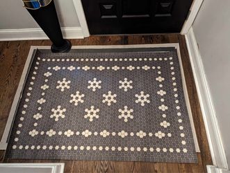 Mosaic Vintage Vinyl Distressed Black/Ivory Area Rug/Mat - 38" x 56"