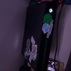 Xbox one with 5 games and 1 controller 