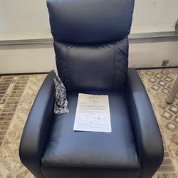 *** BRAND NEW MASSAGE CHAIR ***