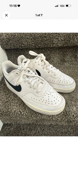 Size 7.5 women Nike courts