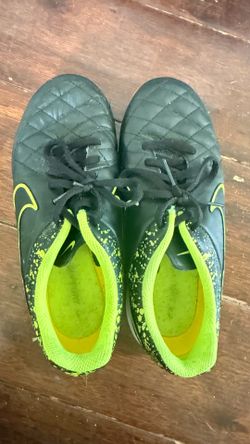 Indoor nike soccer shoes