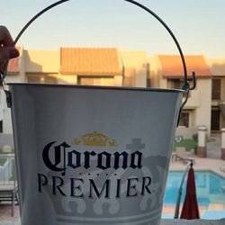 Bucket De Corona