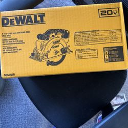 Dewalt Cordless 6 1/2 Inch Circular Saw & Battery 