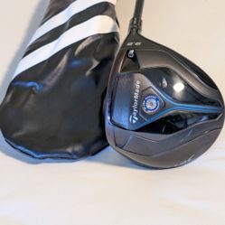 RH MINT TAYLORMADE JETSPEED ADJUSTABLE DRIVER 9.5* MATRIX VELOX T 69G. S. FLEX GRAPHITE SHAFT W/ New Golf Pride Grip Including a New Domestic Head Cov
