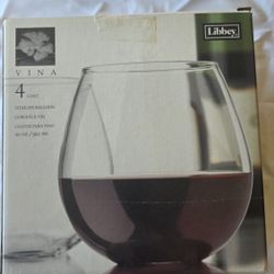 4 Wine Glasses