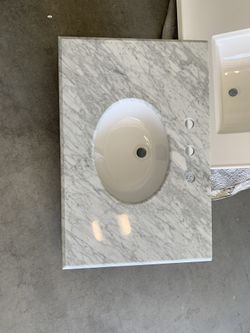 31 in. W Marble Vanity Top in Carrara with White Basin