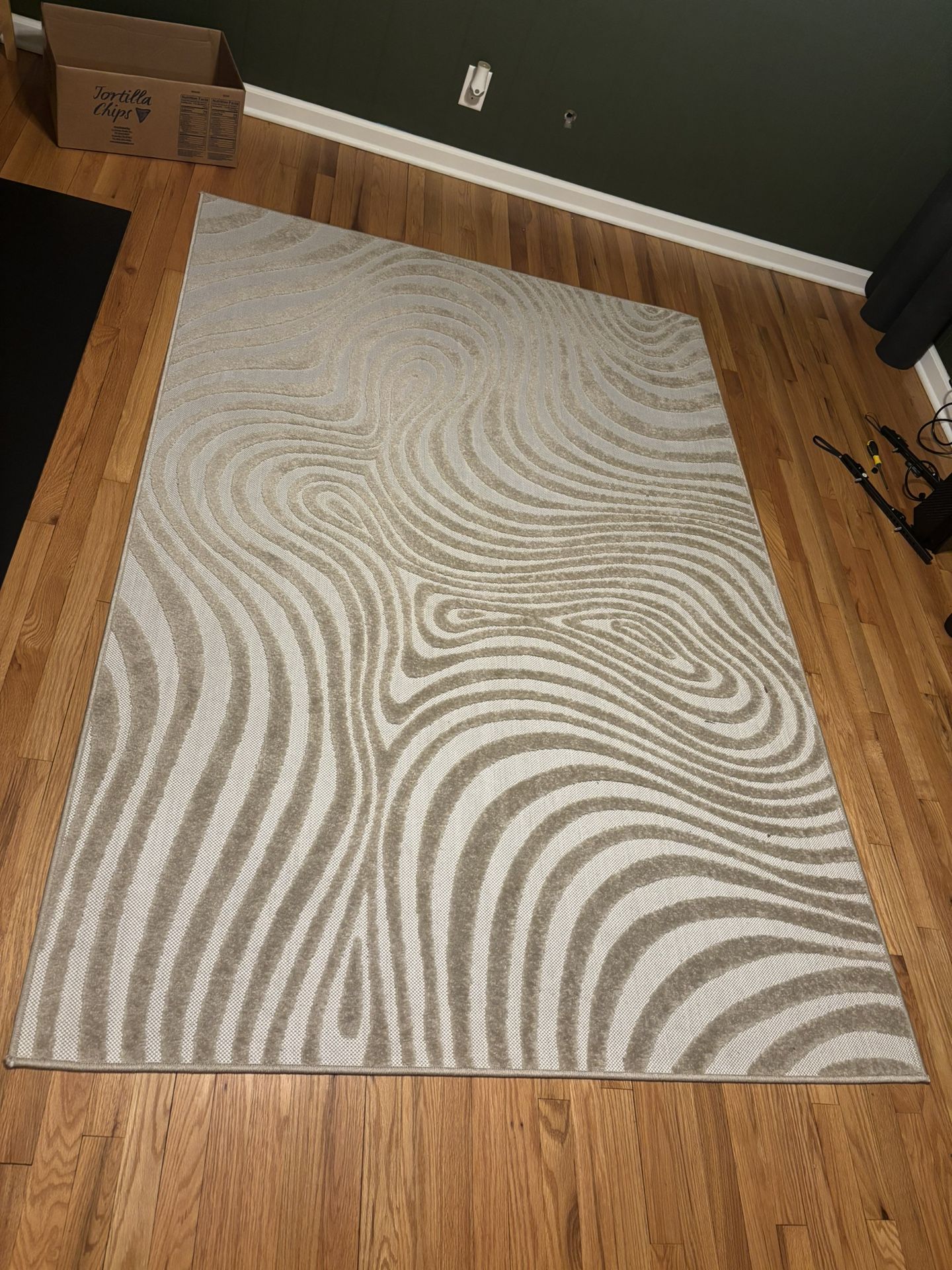 5’x7’ Floor Rub From Target. Great Condition. Gentle Use