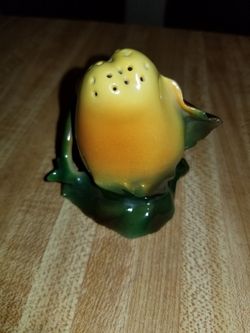 Vintage 1950's Ceramic Pear/Peach(?) Shaker