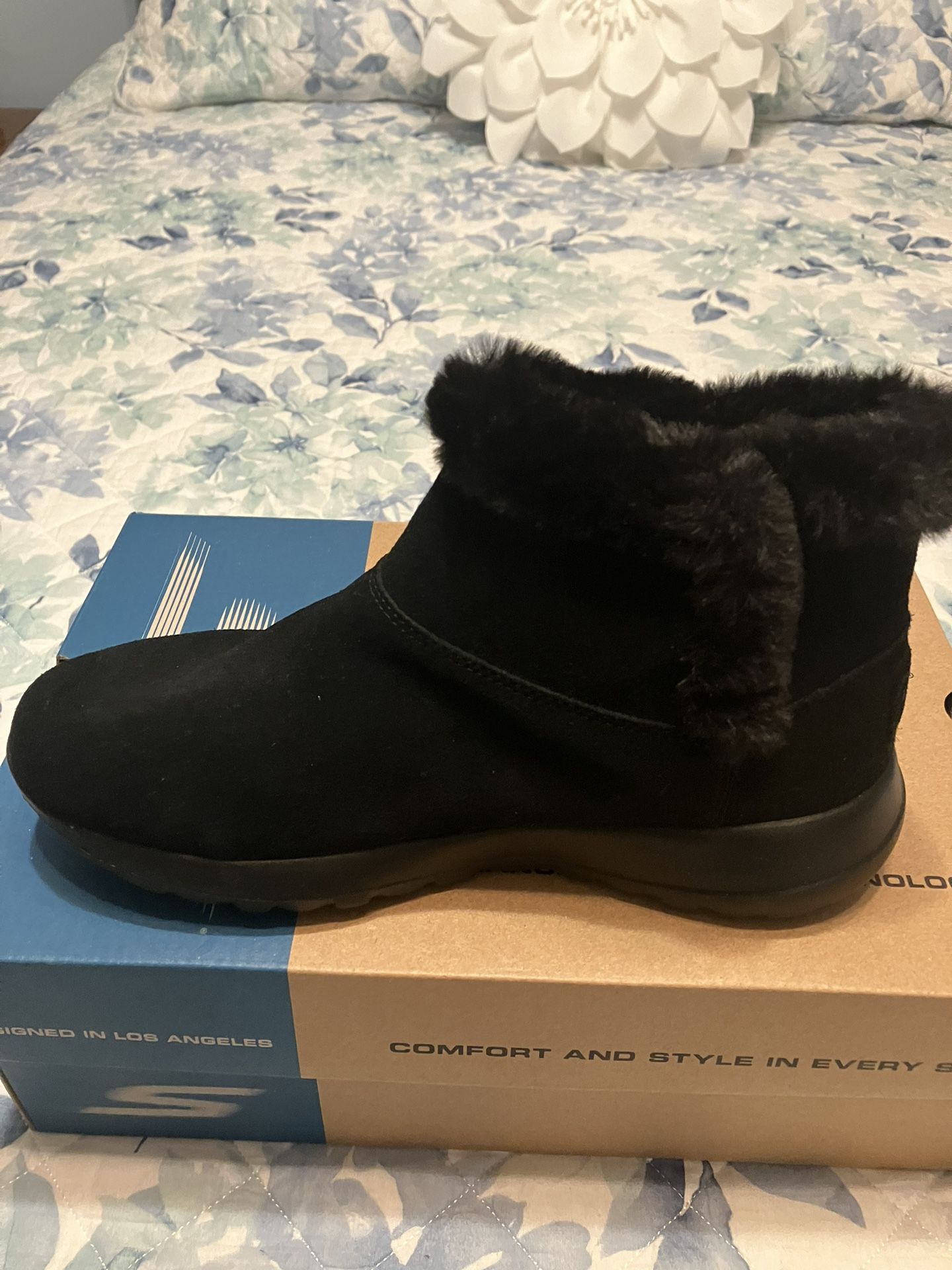 New black Sketchers Suede Ankle boot