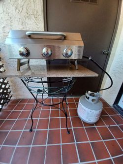 Portable Tabletop BBQ with propane tank