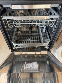 24 InchTop Control Smart Wi-Fi Enabled Dishwasher with QuadWash™ and TrueSteam