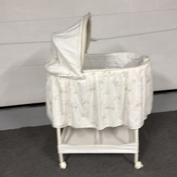 Like new Delta bassinet with sounds,light, vibration