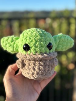Crochet Grogu 👽 handmade 🧶 crochet 🧶 plushie 🚀