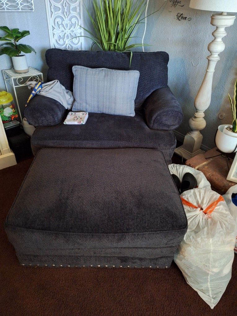 Selling Sofa Set