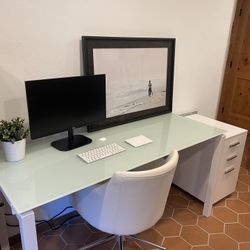 Modern Office Desk & Chair 