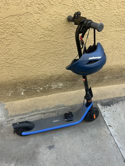 E scooter with helmet and Charger included everything functions $200 OBO