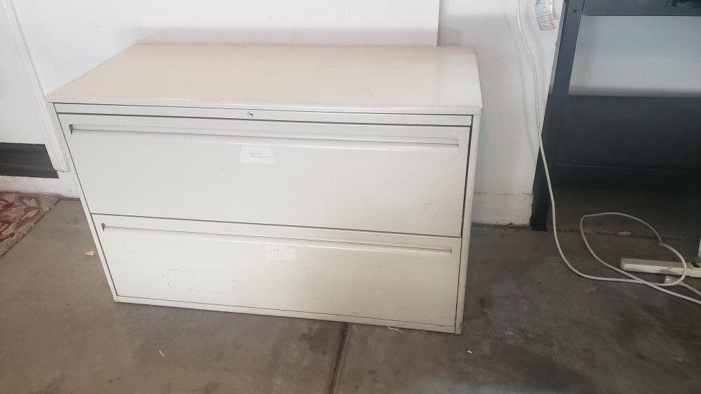 Metal file cabinet - lateral