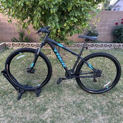 TREK MARLIN 5 MOUNTAIN BIKE, 29 ER, MEDIUM ALUMINUM FRAME, 8X3 SPEED, DISK BRAKE, HAS NEW SPECIALIZED TIRES AND INNER TUBE, LIKE BRAND NEW!