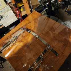 Harley Davidson King-Size H-D Detachables 21 in. Windshield (contact info removed)8 like new in box with hardware

In box.  